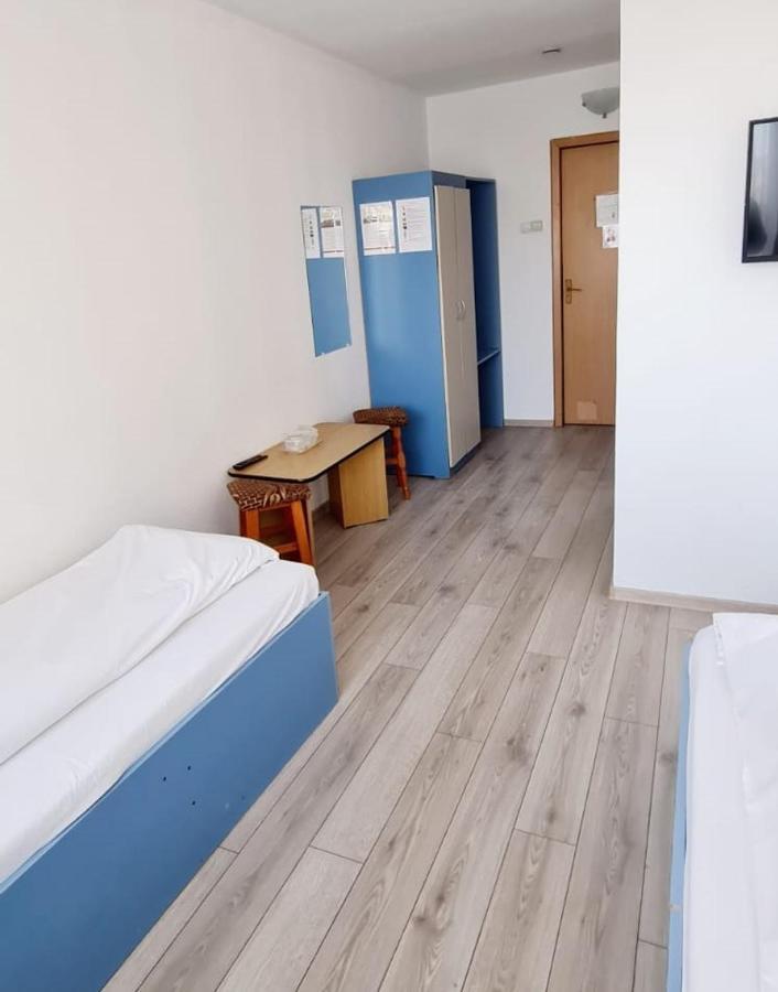 Hotel Victoria Jászvásár Kültér fotó