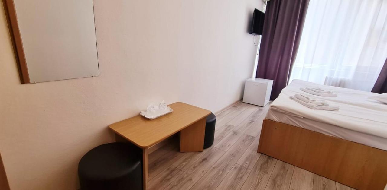 Hotel Victoria Jászvásár Kültér fotó