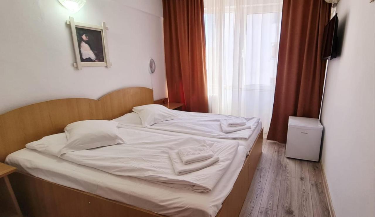 Hotel Victoria Jászvásár Kültér fotó