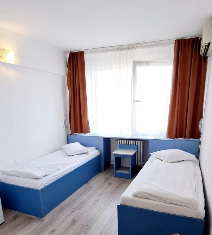 Hotel Victoria Jászvásár Kültér fotó