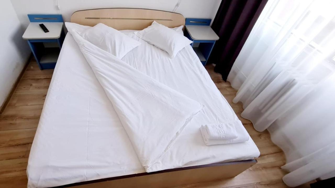 Hotel Victoria Jászvásár Kültér fotó