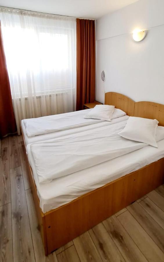 Hotel Victoria Jászvásár Kültér fotó