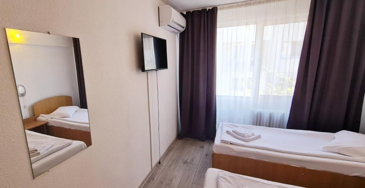 Hotel Victoria Jászvásár Kültér fotó